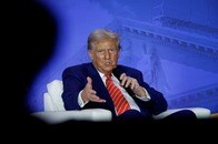 トランプ集会で再び騒動、警察が男を拘束...メディア批判直後に