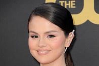【動画】いちゃつくティモシー＆カイリーの悪口？　セレーナ・ゴメスとテイラー・スウィフトのひそひそ女子トーク