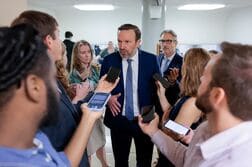 米民主上院議員、カタール米軍基地への立ち入り拒まれる　「戦争の実態隠し」と批判