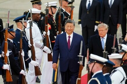 訪米した習近平をトランプが空港で出迎える…「異例の歓待」と「習への称賛」の理由とは？