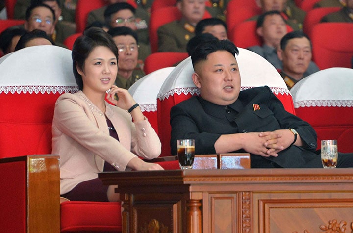 モランボン楽団の公演を鑑賞する金正恩・李雪主夫妻（2014年3月）　KCNA-REUTERS