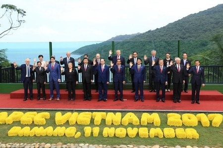 　１１月１１日、ベトナムのダナンで開かれたアジア太平洋経済協力会議（ＡＰＥＣ）首脳会議は「不公正な貿易慣行」と「市場をゆがめる補助金」に対処していくことを盛り込んだ首脳宣言を採択し、閉幕した。代表撮影（２０１７年　ロイター）