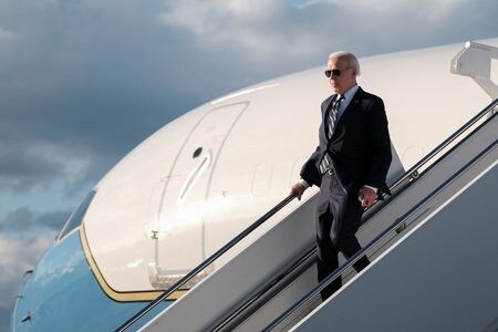 　米ホワイトハウスは１３日、イランがイスラエルに対する攻撃を開始したと発表した。数時間続く可能性があるとしている。デラウェア州ドーバーで１２日撮影（２０２４年　ロイター/Michael McCoy）