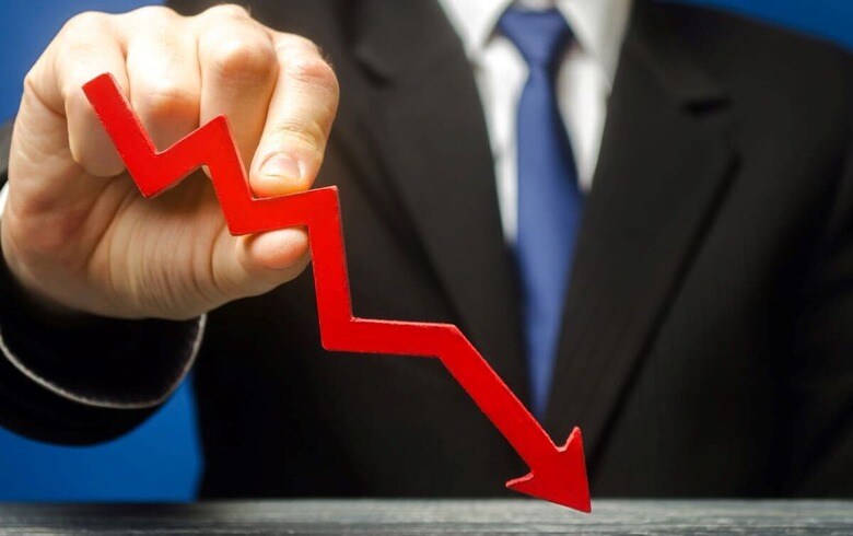 男性就業者の年収は概して横ばいだが40代男性の減少値は突出している　Andril Yalanskyi-iStock