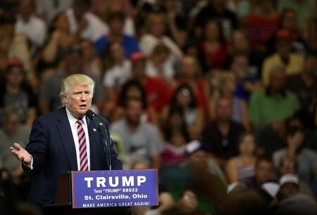 　６月２８日、ロイターとイプソスの調査で、ドナルド・トランプ氏の支持者は、アフリカ系米国人を「犯罪者」、「知的でない」などと表現する傾向が、他の共和党候補支持者や民主党のヒラリー・クリントン氏の支持者に比べて強いことが分かった。オハイオ州の集会で撮影（２０１６年　ロイター／Aaron Josefczyk）