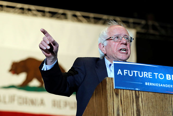 ヒラリー勝利がほぼ確定となった状況でもサンダースが選挙戦を止める気配はない　Fred Greaves-REUTERS