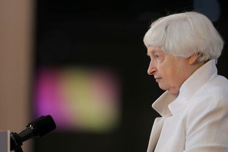 ３月２７日、イエレン米財務長官は、次回の訪中で、中国の過剰生産能力や補助金による悪影響に関し「建設的な」協議を望んでおり、報復の可能性について議論するつもりはないと言明した。２月２７日、サンパウロで撮影（２０２４年　ロイター/Carla Carniel/File Photo）