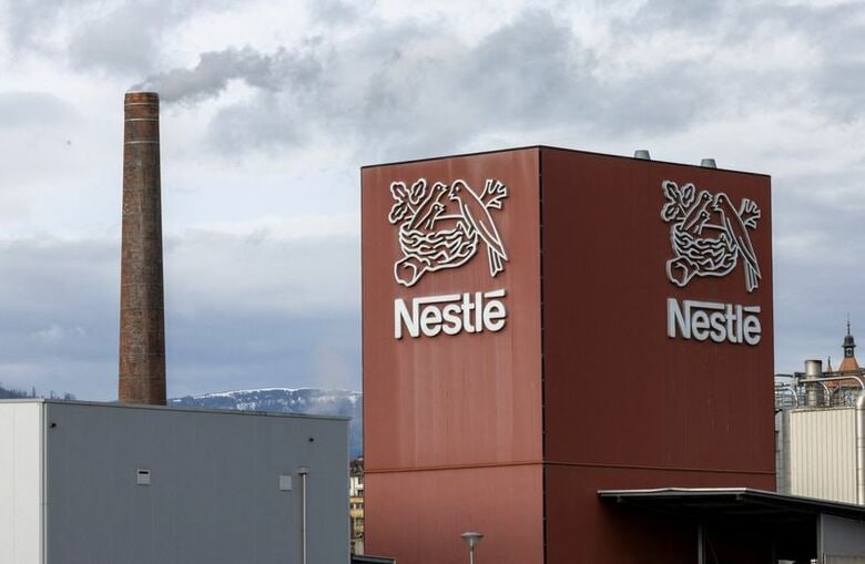 スイス食品大手ネスレのロゴ。2024年2月9日、スイスのオルブで撮影。 REUTERS/Denis Balibouse/File Photo