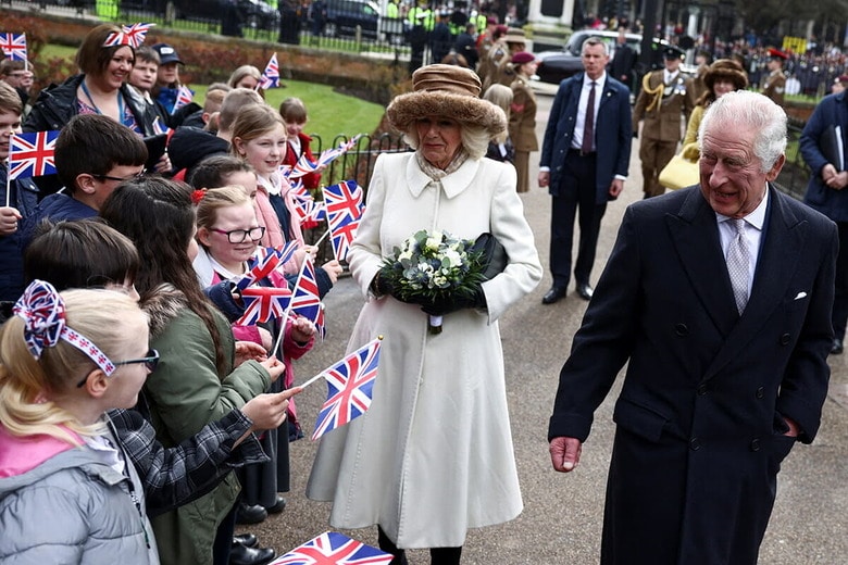 3月のチャールズ国王夫妻のコルチェスター訪問も、お祝いムードに満ちていた　HENRY NICHOLLS-REUTERS