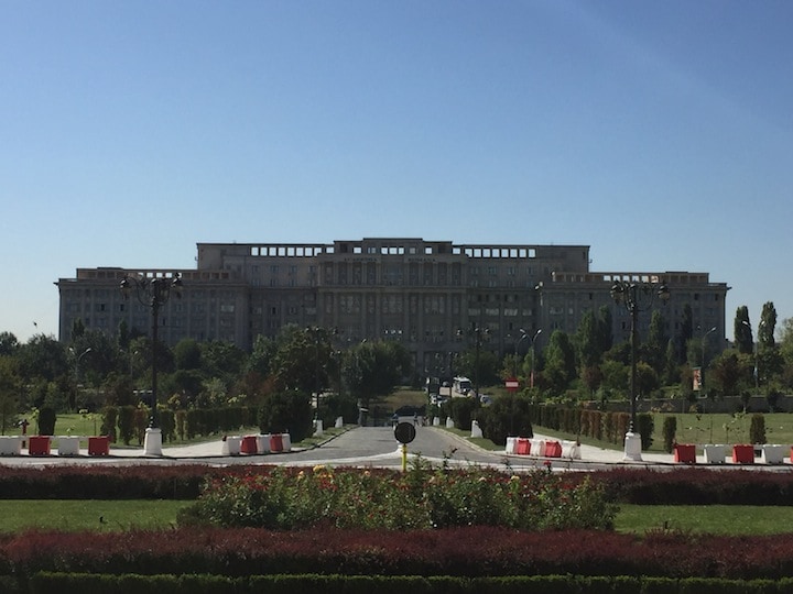 ルーマニアの「国民の館」で重要インフラストラクチャ保護フォーラムが開かれた　photo: 土屋大洋