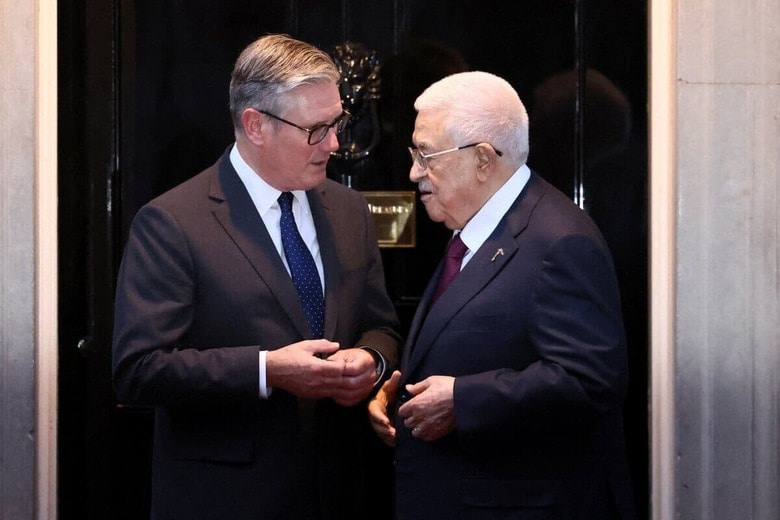 ロンドンで会談したスターマー英首相とパレスチナ自治政府のアッバス議長（9月9日）　Jack Taylor-Reuters