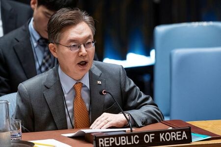 　６月３日、国連安全保障理事会の非常任理事国で、６月の議長国を務める韓国は、北朝鮮の人権問題に関する会合を今月半ばに開催することを計画している。写真は韓国のファン・ジュングク（黄浚局）国連大使。米ニューヨーク州で５月撮影（２０２４　ロイター／Eduardo Munoz）