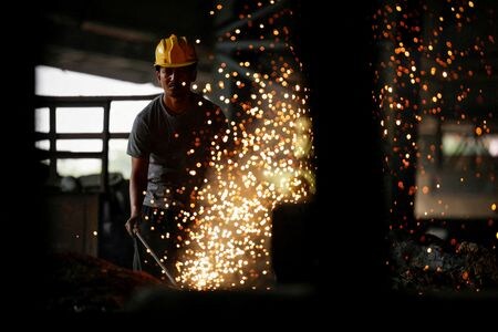 　１２月１７日、インド政府は、鉄鋼製品に一定期間、最大２５％のセーフガード関税を課す計画。写真はパンジャーブ州にある工場の鉄鋼加工ライン。１０月撮影（２０２４　ロイター／Priyanshu Singh）