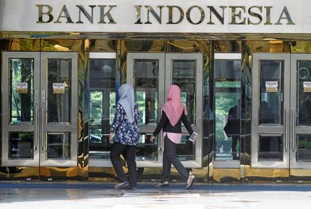 　６月２２日、インドネシア中央銀行は、主要政策金利を５会合連続で据え置いた。写真は２０１６年７月、ジャカルタで撮影（２０２３年　ロイター/Iqro Rinaldi）