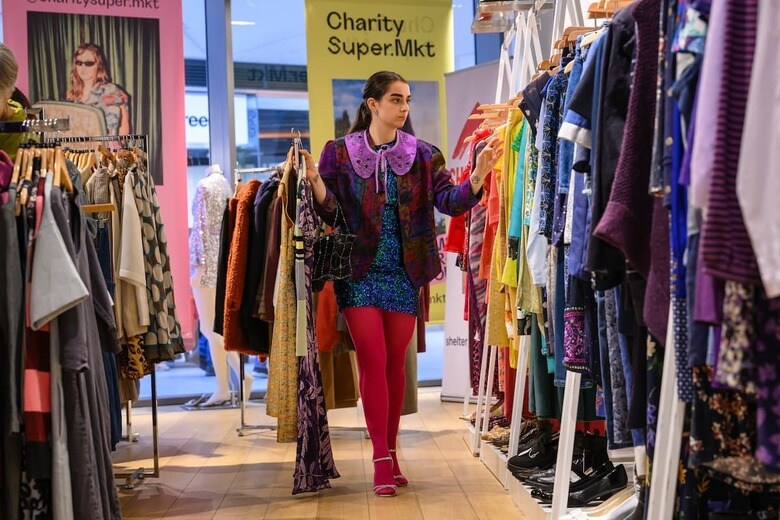 ロンドン中心部の閉店した百貨店でポップアップストアを開店したチャリティースーパーマーケット。