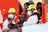 「存在と尊厳を認める」...スペインが不法移民を合法化、目指すは反移民政策に対抗する「先駆者」？