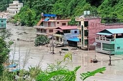 ネパールで大規模土石流、8人死亡　隣接の中国チベット自治区も被害