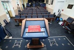 トランプ氏、ホワイトハウス会見室移転を示唆　プール復元は否定