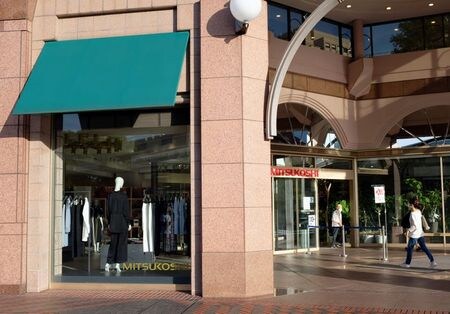 　６月２２日、５月の全国百貨店売上高は、店舗数調整後で前年比６５．２％増の２４６５億円と、３か月連続プラスになった。都内で昨年９月撮影（２０２１年　ロイター／Ritsuko Ando）