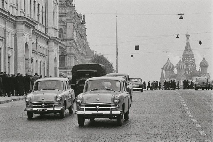 旧ソ連の「国産車」モスクビッチ　MICHAEL OCHS ARCHIVES/GETTY IMAGES