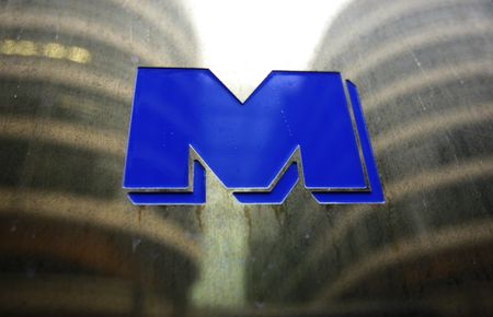 １０月１７日、 英ヘッジファンド大手マン・グループは２０２５年９月３０日までの１年間で運用資産残高が２２％増加し、過去最高の２１３９億ドルとなったことを明らかにした。写真は同グループのロゴ。ロンドンで２００８年１１月撮影（２０２５年　ロイター/Luke MacGregor）