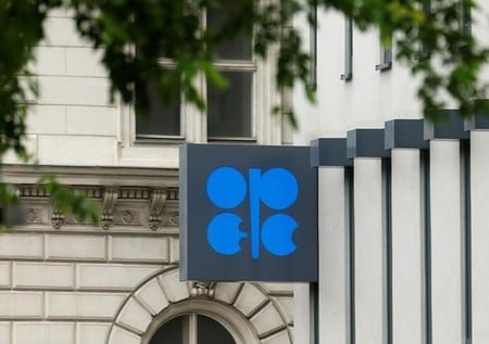６月２日、ＯＰＥＣ総会で次期事務局長に任命されることが全会一致で決まったナイジェリアのモハメド・バーキンド氏は、就任後は状況の打開に努める方針を示した。ウィーンの本部で５月撮影（２０１６年　ロイター/HEINZ-PETER BADER）