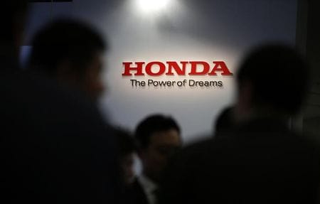 　６月１５日、ホンダは、タカタ製エアバッグ欠陥問題で、「アコード」と「シビック」合計１３９万台を追加リコール（回収・無償修理）すると発表した。写真はロゴ、２０１４年１２月撮影（２０１５年　ロイター/Toru Hanai）