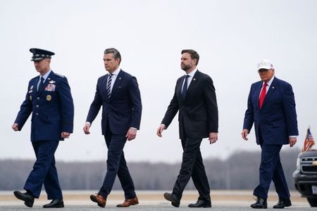 トランプ米大統領は９日、ＣＢＳとのインタビューで、イランとの戦争が「ほぼ完了した」という考えを示した。７日撮影（２０２６年　ロイター/Nathan Howard）