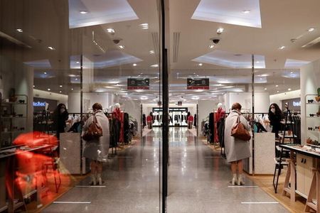 　フランス国立統計経済研究所（ＩＮＳＥＥ）が３１日発表した３月の欧州連合（ＥＵ）基準の消費者物価指数（ＣＰＩ）速報値は、６カ月ぶりの低水準となった。写真はパリで２０２０年１１月撮影（２０２３年　ロイター／Christian Hartmann）