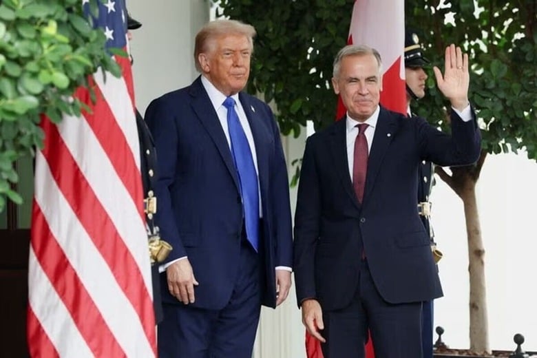 トランプ米大統領は７日、通商協議のためにワシントンを訪問しているカナダのカーニー首相との会談に先立ち、関税を巡る交渉でカナダを公正に扱うと述べた。同日撮影（２０２５年　ロイター/Evelyn Hockstein）