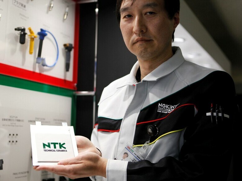 １２月２８日、スパーク（点火）プラグ最大手の日本特殊陶業（日特）が電気自動車（ＥＶ）向け次世代電池として期待される「全固体電池」の開発を加速している。写真は日本特殊陶業の彦坂氏。名古屋で１２日撮影（２０１７年　ロイター／Naomi Tajitsu）