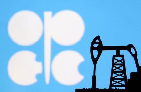 石油輸出国機構（ＯＰＥＣ）と非加盟産油国でつくる「ＯＰＥＣプラス」は、現在実施している６月末までの日量２２０万バレルの自主減産を、需要が回復しない場合には続ける可能性がある。２０２３年１０月撮影（２０２４年　ロイター/Dado Ruvic）