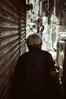 香港の抜け道、わき道、横道が楽しすぎる　迷い込めばドラマにぶち当たる！