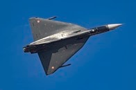 インド国産戦闘機に一体何が？　ドバイ航空ショーで墜落事故、浮き彫りになるインド空軍の課題