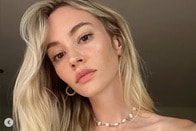 「胸元を強調しすぎ...」 米セレブ、「目のやり場に困る」黒レースのドレス...豊胸を疑う声も