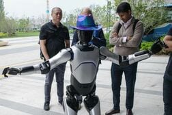 アングル：中国に集まる「テック巡礼者」、イノベーション競争過熱で現場視察ブーム