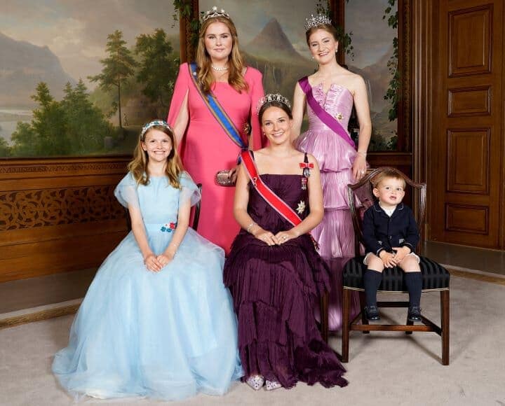 エステル王女とイングリッド・ アレクサンドラ王女とカタリナ＝アマリア王女とエリザベート王女とシャルル公子