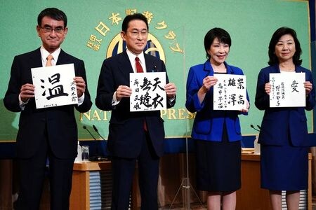 　９月１８日、自民党総裁選に立候補した河野太郎行政改革担当相は、日本記者クラブ主催の公開討論会で、抜本的な年金制改革を今やらないといけないと強調、財源は税金で賄うべきとの考えを示した。代表撮影（２０２１年　ロイター）
