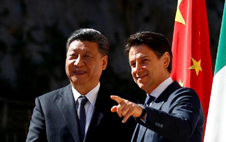 中国の習近平国家主席とイタリアのコンテ首相　Yara Nardi-REUTERS