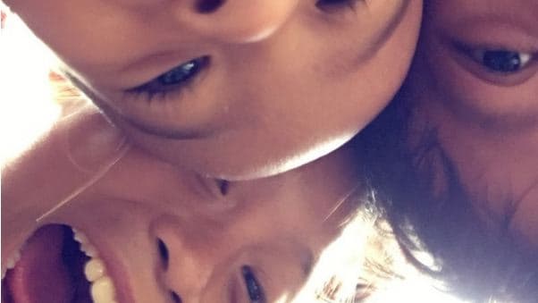 スラムの元気な子供たち（スマホ撮影）