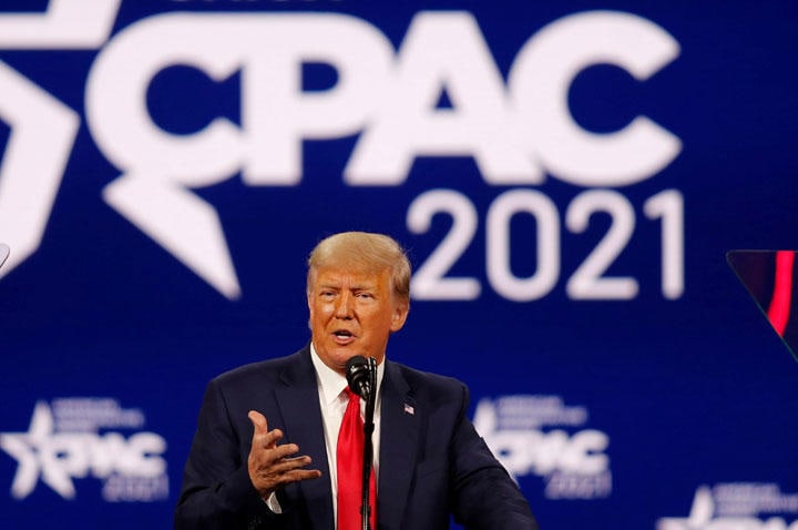 先月フロリダ州で開催された保守系政治団体の会合で演説するトランプ　Joe Skipper-REUTERS