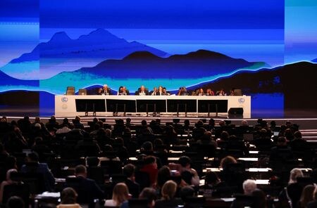 　エジプトで開催された国連気候変動枠組み条約第２７回締約国会議（ＣＯＰ２７）は２０日、嵐や洪水など気候変動による直接的な「損失と被害」を受けた途上国を支援する基金の創設で合意した。エジプトのシャルムエルシェイクで撮影（２０２２年　ロイター/Mohamed Abd El Ghany）