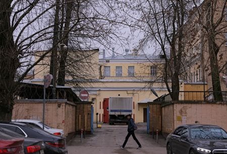 米国務省は５月１６日、ロシアで現地採用された米領事館の元職員を当局が「外国との協力」を理由に拘束したと伝えられている問題について「強く非難する」と表明し、全く正当性がないと主張した。モスクワの勾留施設、３月撮影（２０２３年　ロイター/Evgenia Novozhenina）