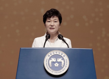 安倍政権の歴史教科書修正に不満げな韓国にも同様の問題が　Reuters