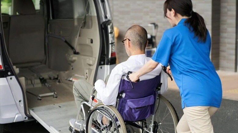 要介護者の輸送には特殊な車両が必要になることもある