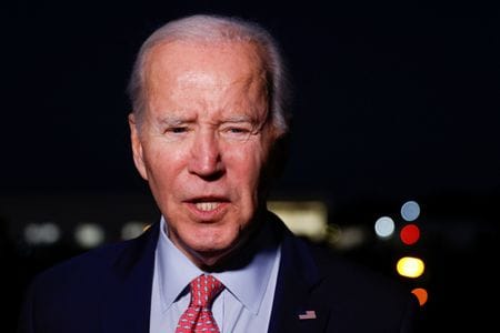 バイデン米大統領は、パレスチナ自治区ガザでイスラム組織ハマスに拘束されている人質の解放に向けた合意は近いと確信していると述べた。１１月１９日、バージニア州で撮影（２０２３年　ロイター/Julia Nikhinson）