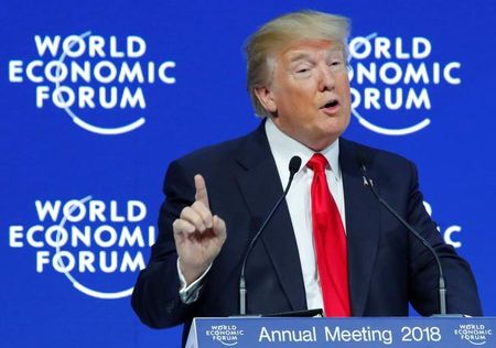 世界経済フォーラム（ＷＥＦ）は１４日、トランプ米大統領が今月２１━２４日にスイス・ダボスで開催される年次総会・ダボス会議に出席すると発表した。２０１８年１月撮影（２０２０年　ロイター/DENIS BALIBOUSE）