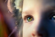 【動画】娘の「目」に見たことのない異変...恐ろしい病気の症状だったことが判明した「踊る眼球」を母親が撮影