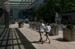 英成長率予想下方修正、失業率は15年以来の高水準に＝英産業連盟
