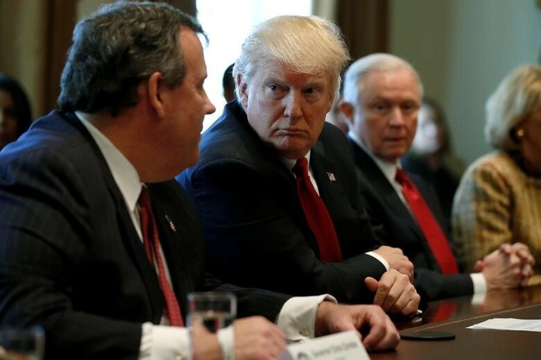 ４月２日、トランプ米大統領は、北朝鮮の核・ミサイル開発を巡り中国の協力を得るため、通商問題をてこにする可能性を示唆するとともに、必要があれば米政府として単独で北朝鮮問題に対応する用意があるとの立場を示した。ホワイトハウスで先月３０日撮影（２０１７年　ロイター／Jonathan Ernst）